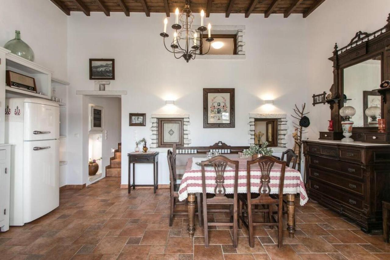 Apérathos Traditional Inn Pirethron מראה חיצוני תמונה