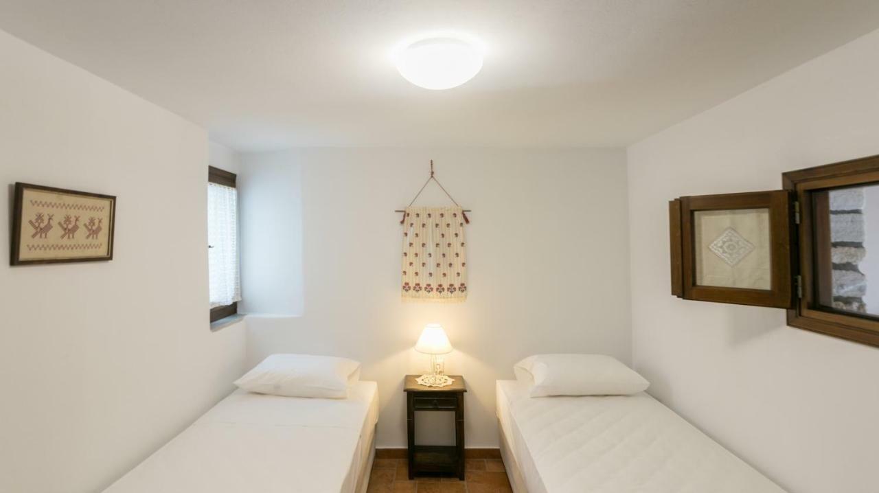 Apérathos Traditional Inn Pirethron מראה חיצוני תמונה